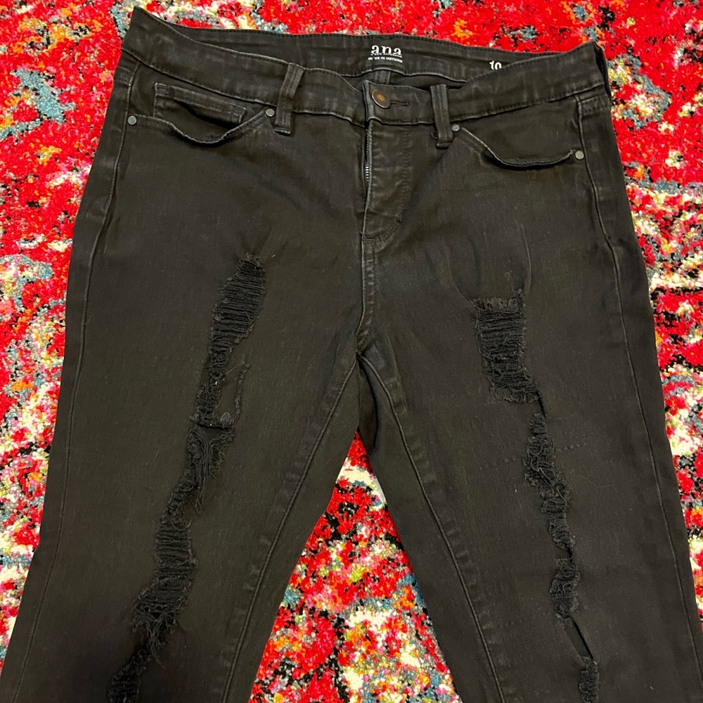 Charcoal a.n.a. Distressed Jeggings